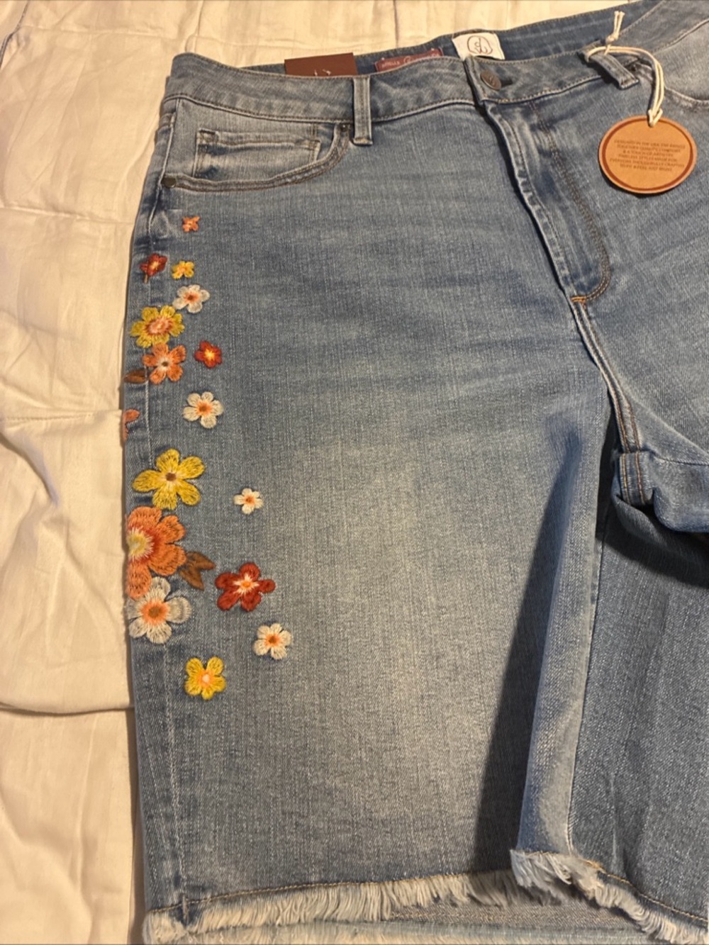 Driftwood ladies Brielle Bermuda shorts embroidered - Picture 3 of 6